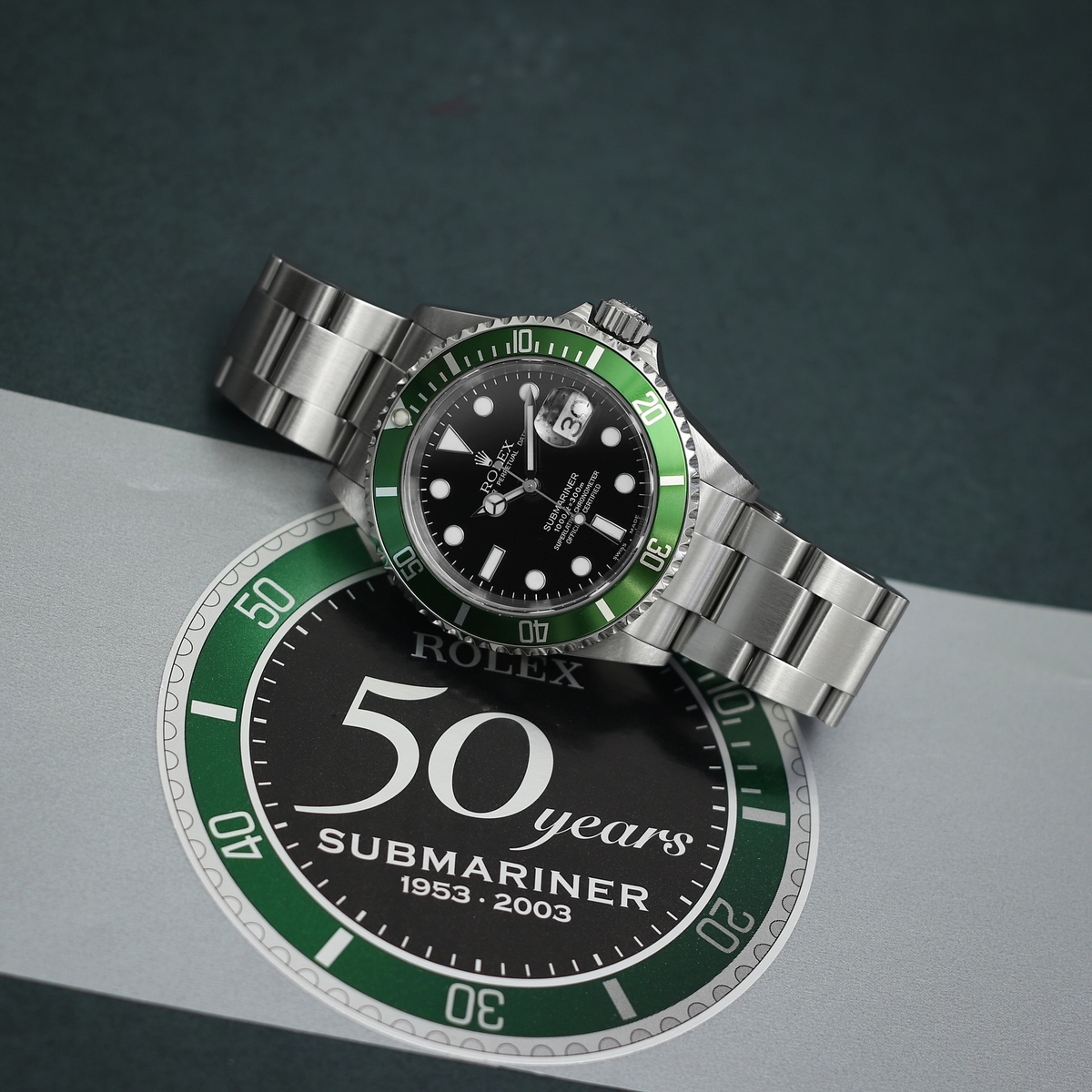 Phiên bản Rolex Submariner ra mắt năm 2003, phối màu xanh lá - Mở đầu cho sự phát triển của đồng hồ nam mặt xanh lá cây