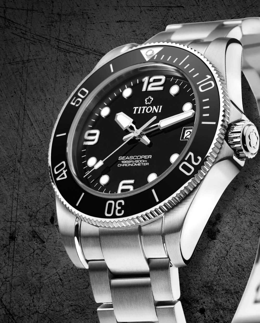 Tổng thể thiết kế đồng hồ Titoni Seascoper 600 83601 S-BK-256