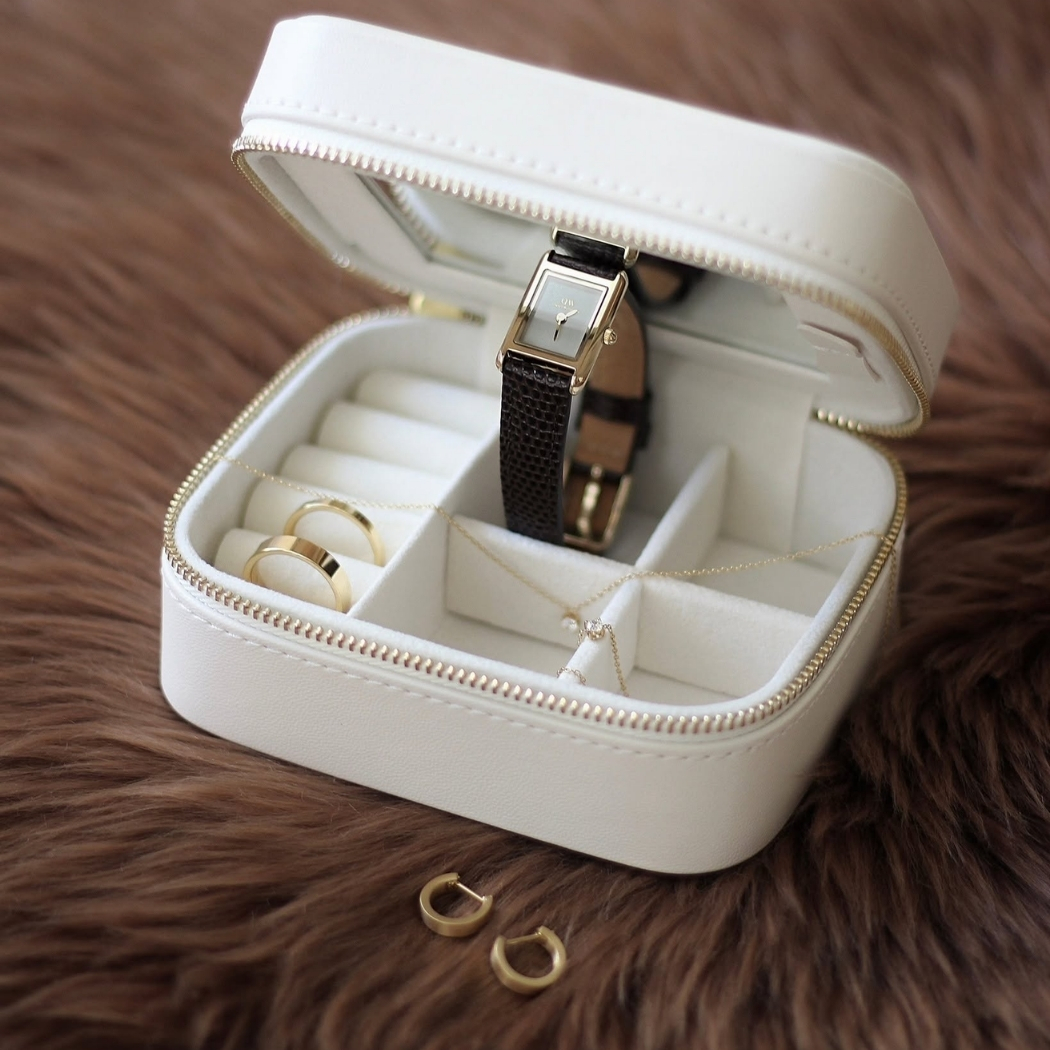 Cách bảo quản trang sức DW (Daniel Wellington) chính hãng