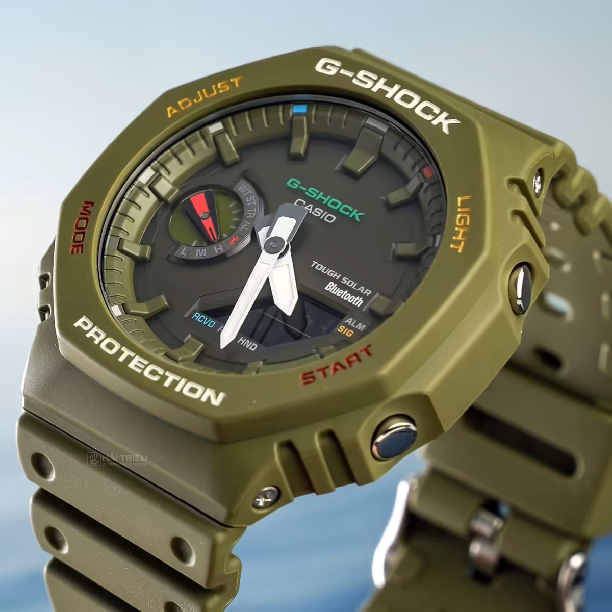 Đồng hồ G-Shock xanh lá mặt bát giác hiện đại.