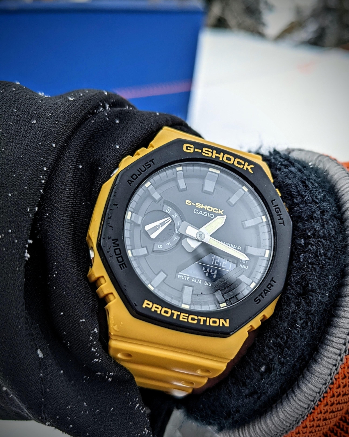 G-Shock vàng đen GA-2110SU-9ADR mang phong cách thể thao.