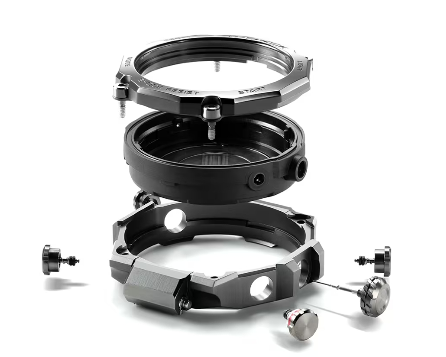 Module đồng hồ MTG-B2000 nằm trong vỏ carbon monocoque.