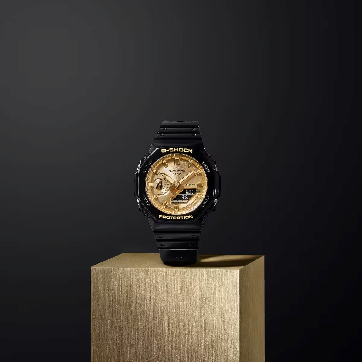 Mặt số G-Shock GA-2100GB-1A xử lý lắng đọng hơi.