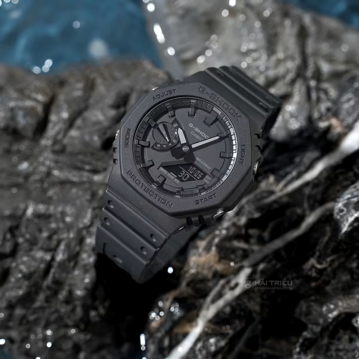 Đồng hồ G-Shock GA-2100-1A1DR màu đen dễ phối đồ.