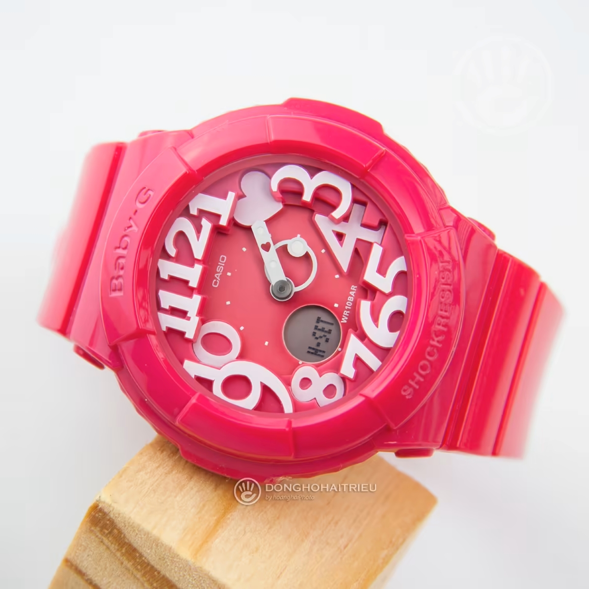 Mẫu Baby-G BGA-130-4BDR mang sắc hồng nổi bật.