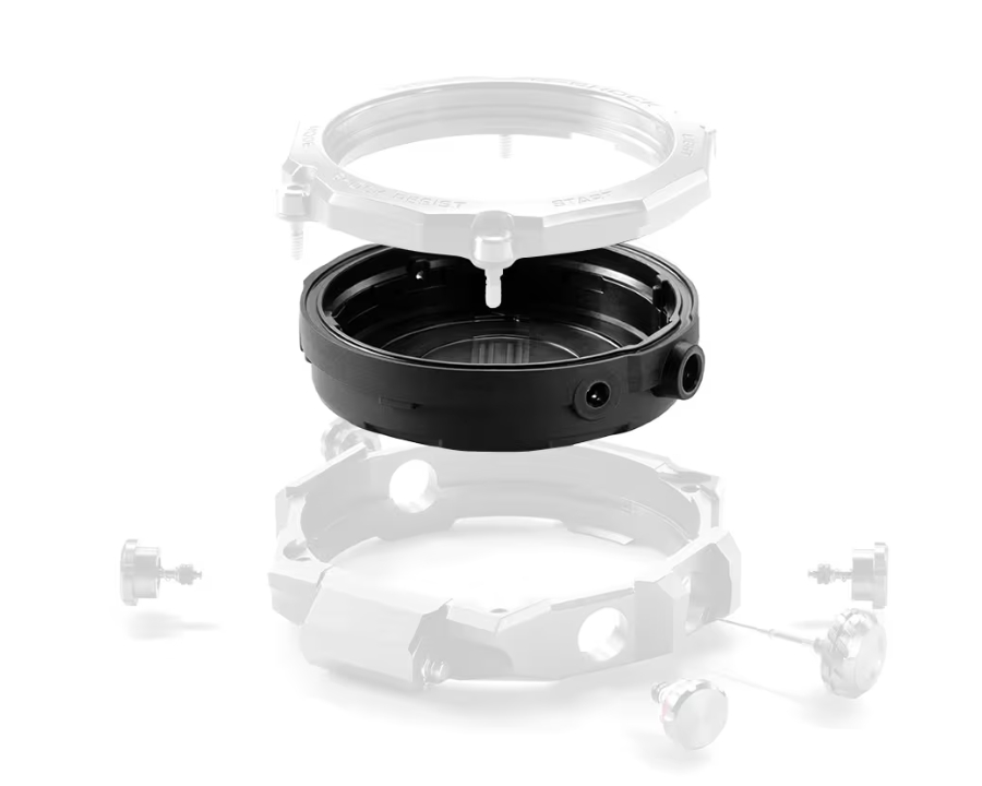 Vỏ carbon monocoque bao quanh module đồng hồ MTG-B2000.