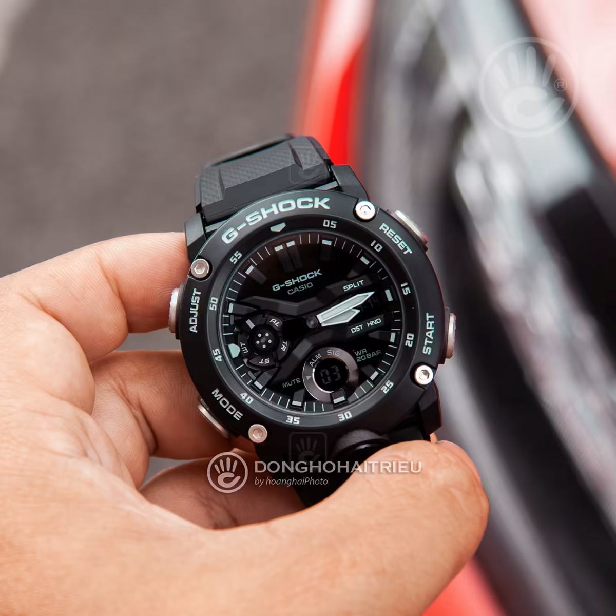 Mẫu đồng hồ G-Shock GA-2000S-1ADR màu đen phối trắng.