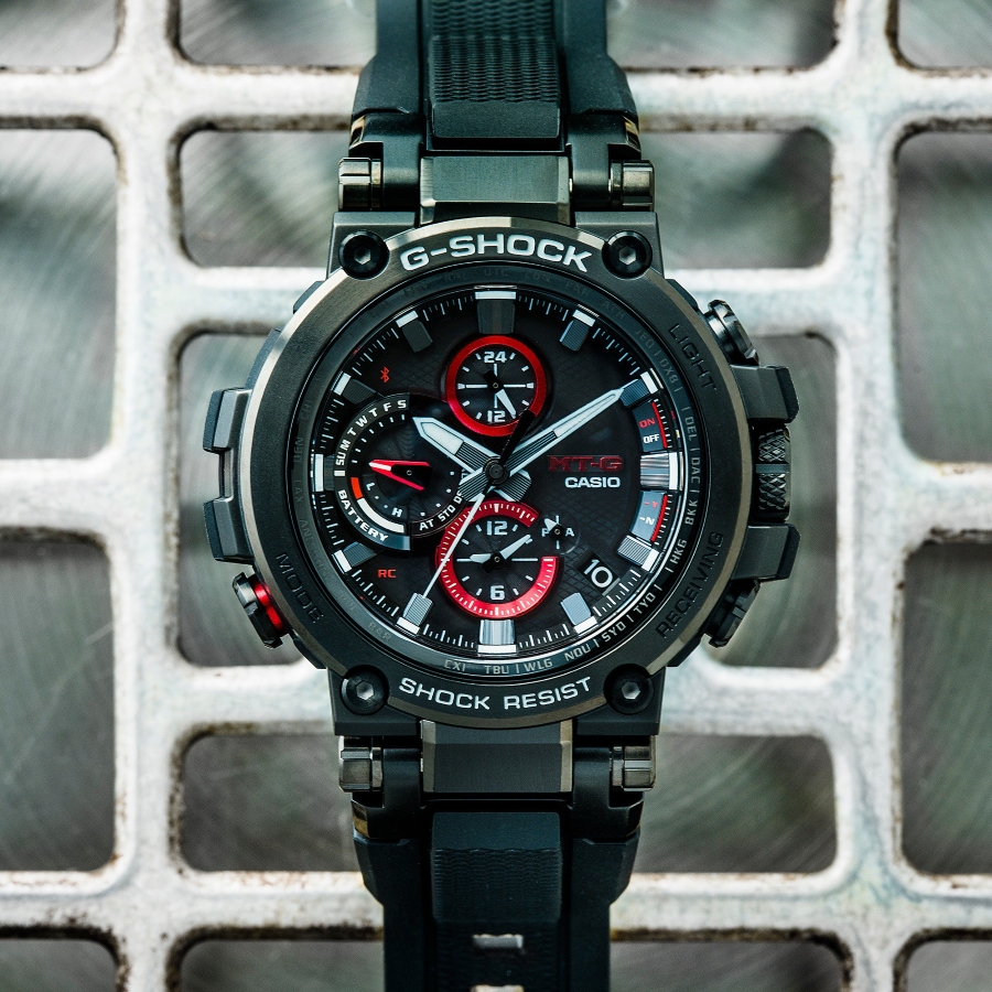 Mẫu G-Shock MT-G có mặt số nhiều lớp.