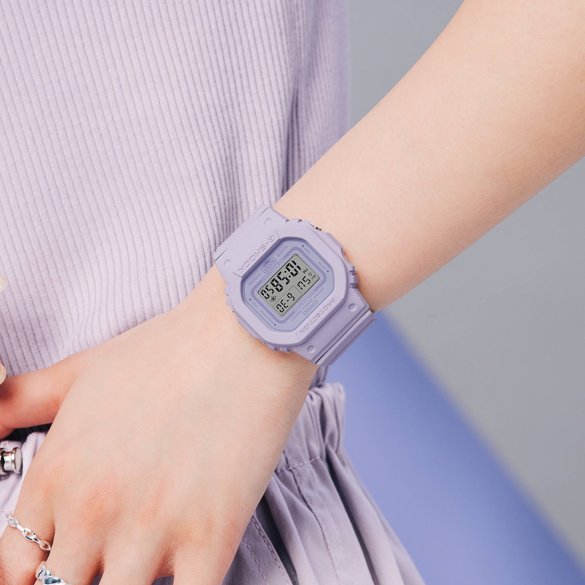 Mẫu G-Shock GMD-S5600BA-6 với tông tím lilac trầm đơn sắc thu hút.