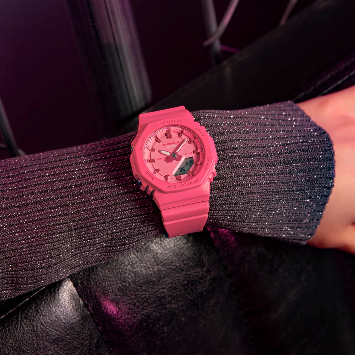 Đồng hồ G-Shock nữ màu hồng GMA-P2100PP-4A nổi bật.