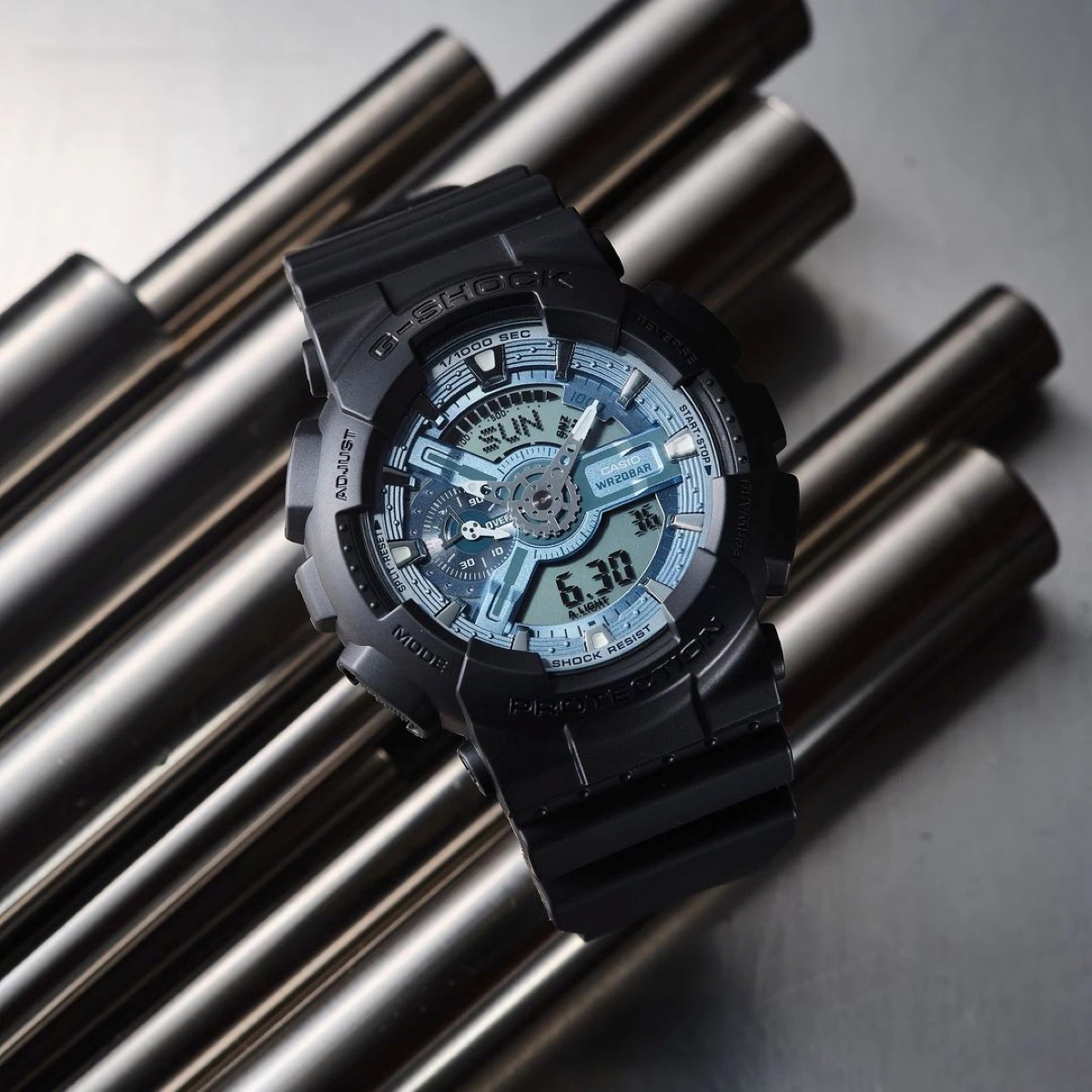 Đồng hồ GA-110CD-1A2 với mặt số Ice blue.