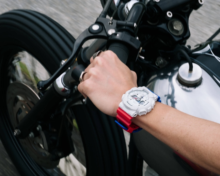 Đồng hồ G-Shock GA-120 phối màu trẻ trung.