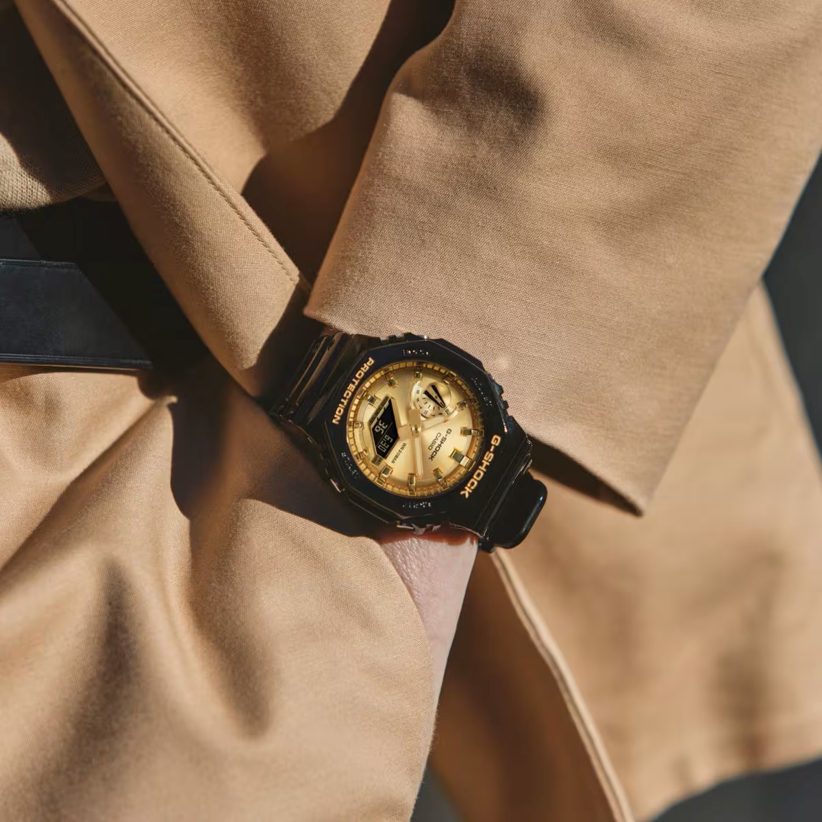G-Shock GA-2100GB-1A với mặt số ánh kim.