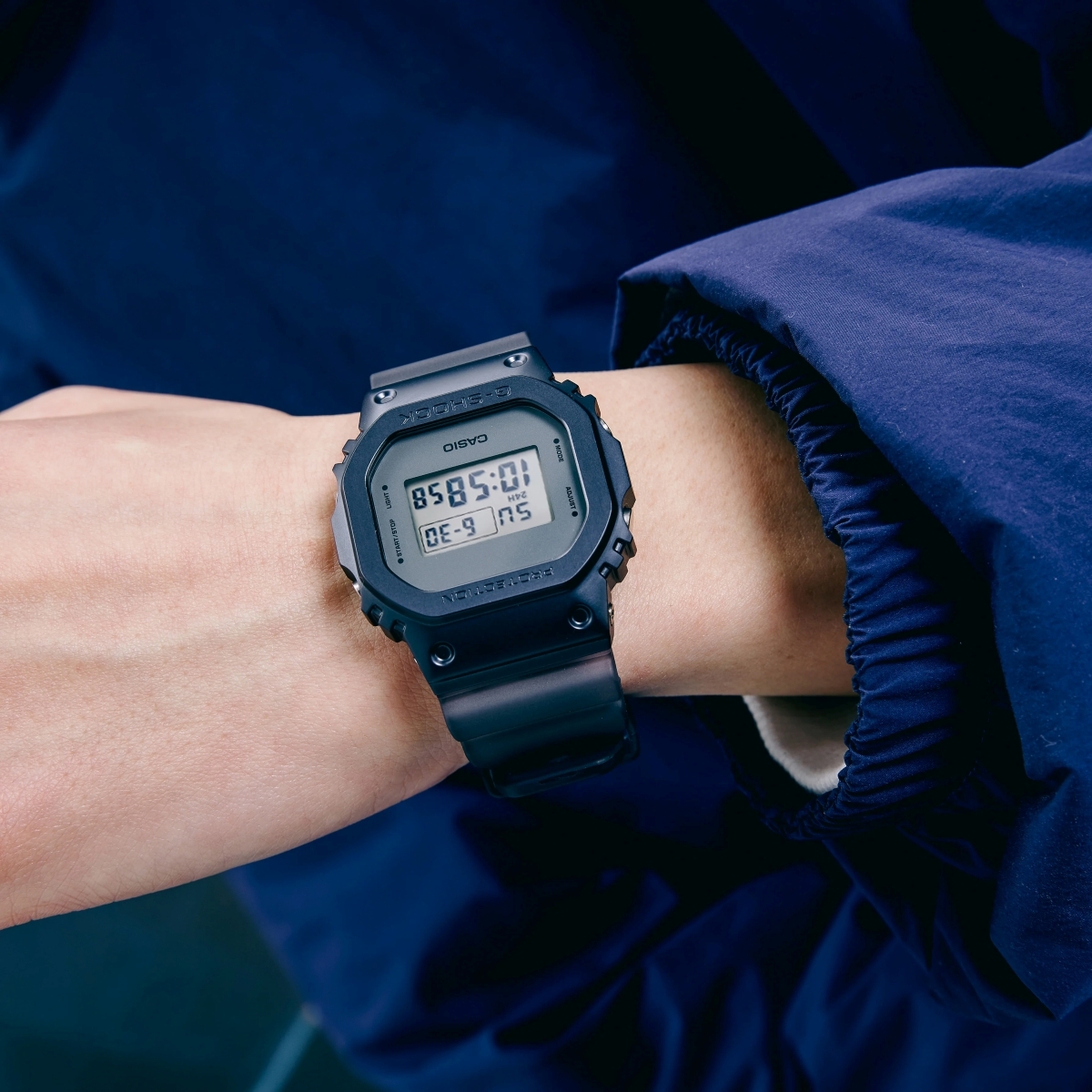 Đồng hồ kim loại G-Shock GM-5600MF-2 thuộc bộ sưu tập Midnight Fog.