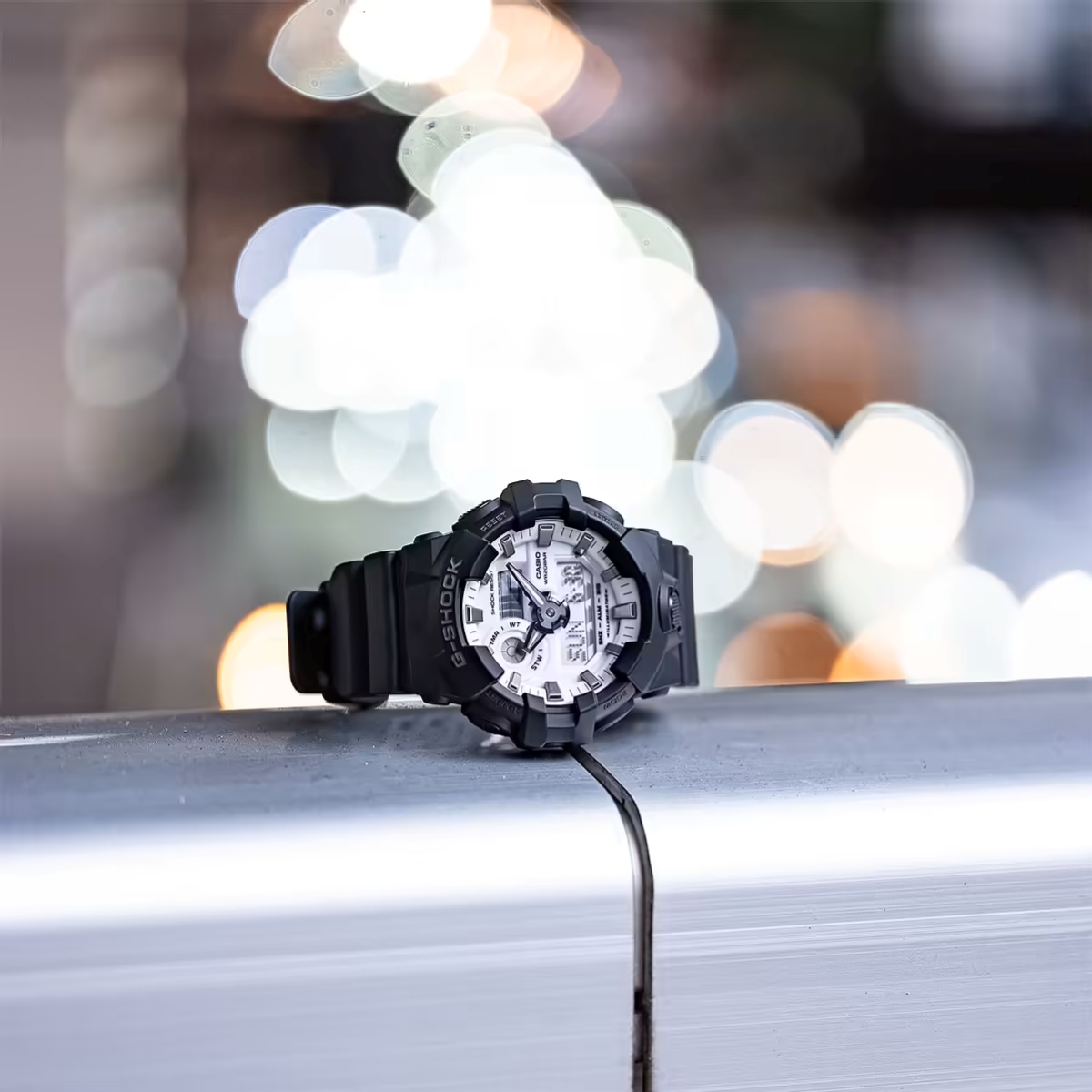 G-Shock-GA-700WD-1ADR mặt tròn thể thao.