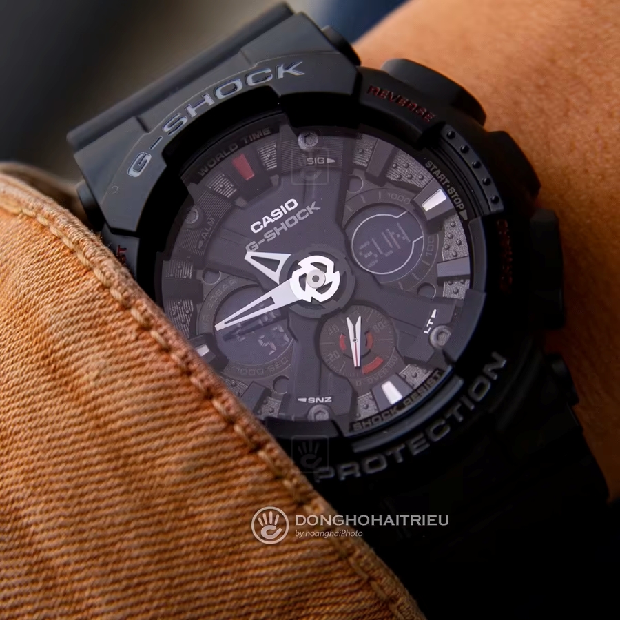 Mặt số nhiều tầng của G-Shock GA-120 màu đen.