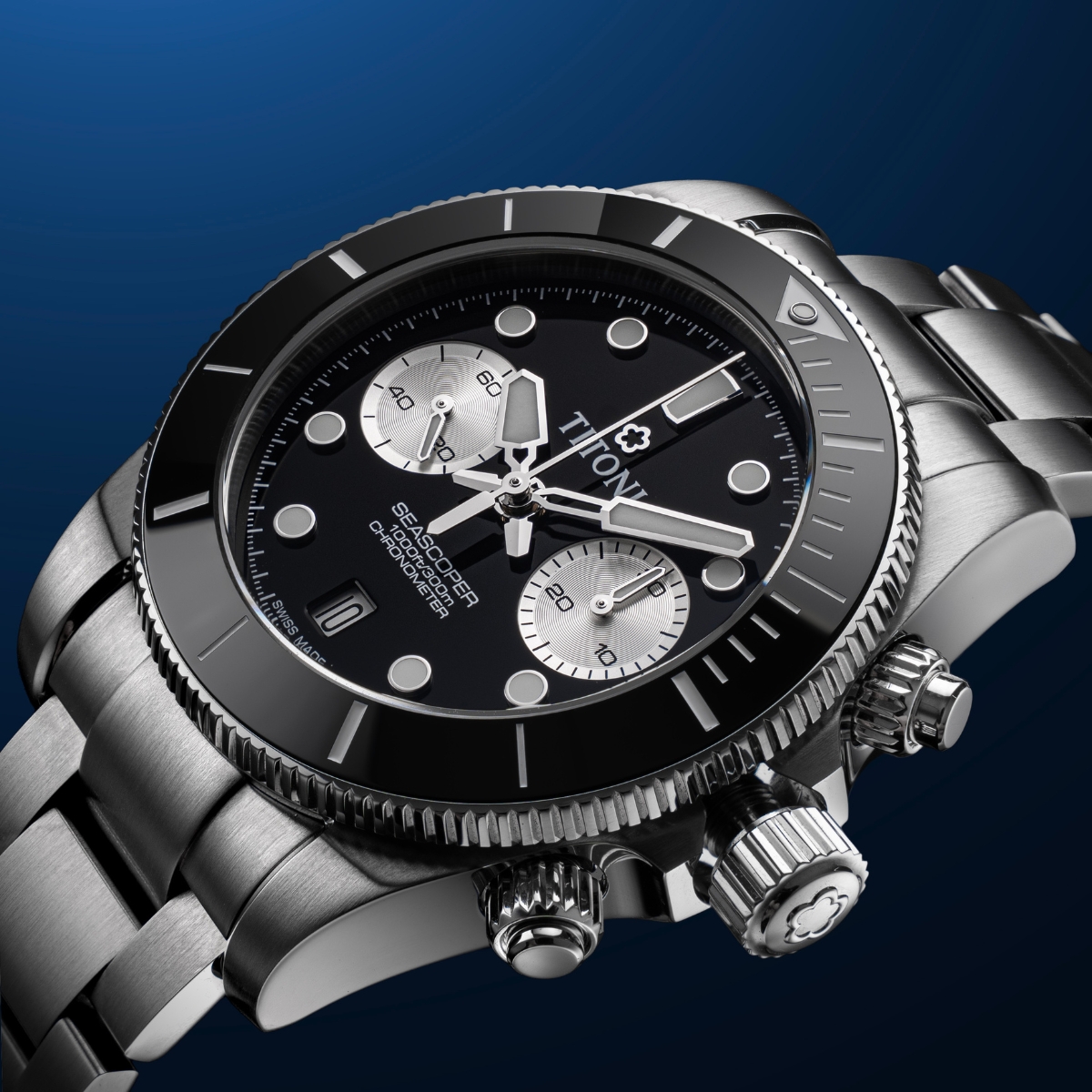 Nhãn hiệu Chronometer được bố trí tại góc 6 giờ trên đồng hồ Titoni Seascoper