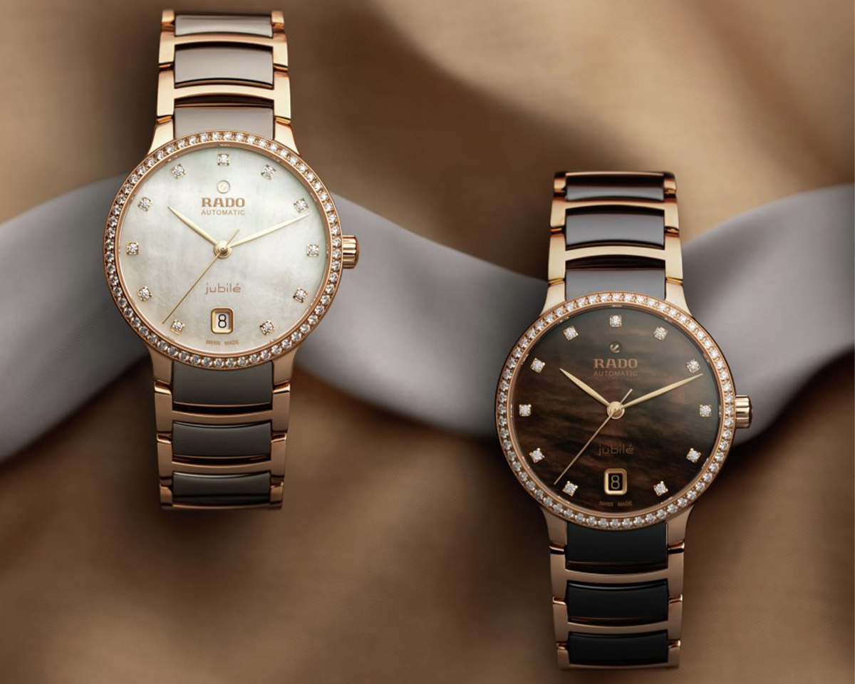 Rado Centrix Moonphase với mặt số xà cừ, lịch tuần trăng và 12 cọc giờ bằng kim cương Top Wesselton.