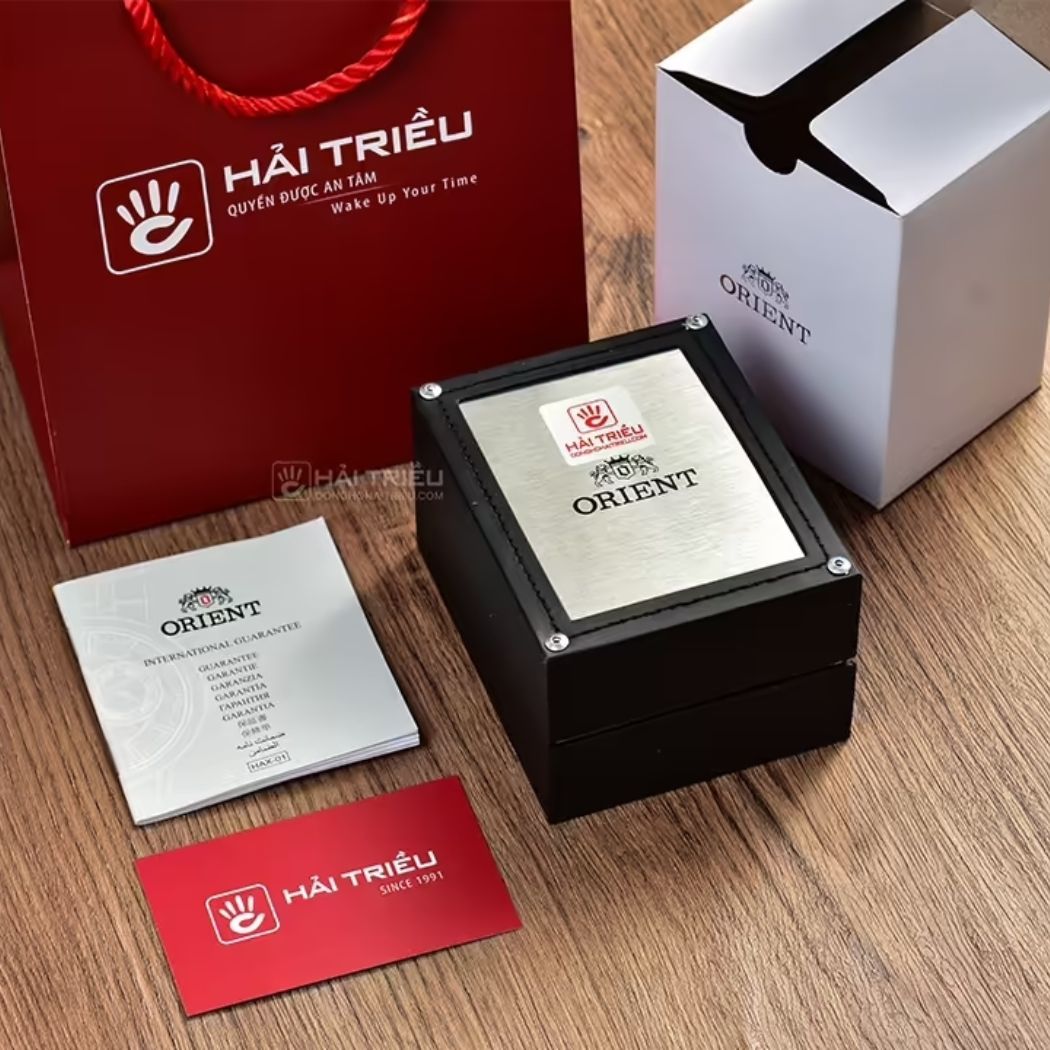 Mỗi chiếc đồng hồ tại Hải Triều đều có giấy tờ kèm theo đầy đủ cho khách hàng an tâm lựa chọn
