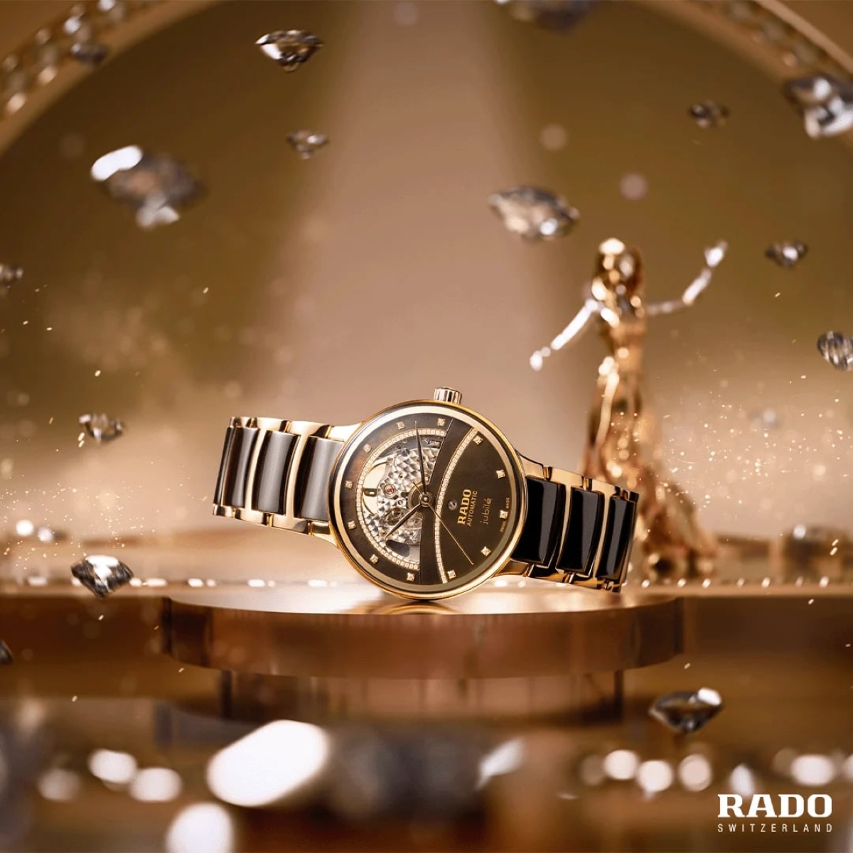 Rado Centrix R30029942 với thiết kế thanh lịch, dây thuôn gọn và phong cách linh hoạt để đeo hằng ngày.