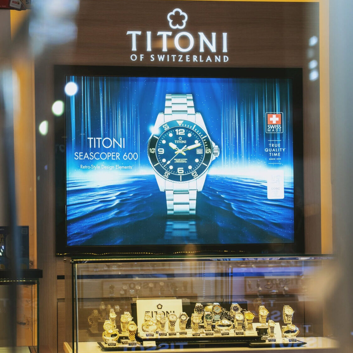 Nội thất sang trọng bên trong showroom Đồng Hồ Hải Triều