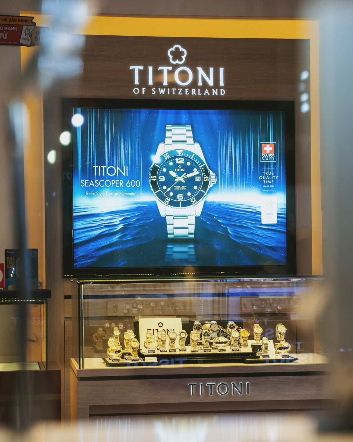 Nội thất sang trọng bên trong showroom Đồng Hồ Hải Triều