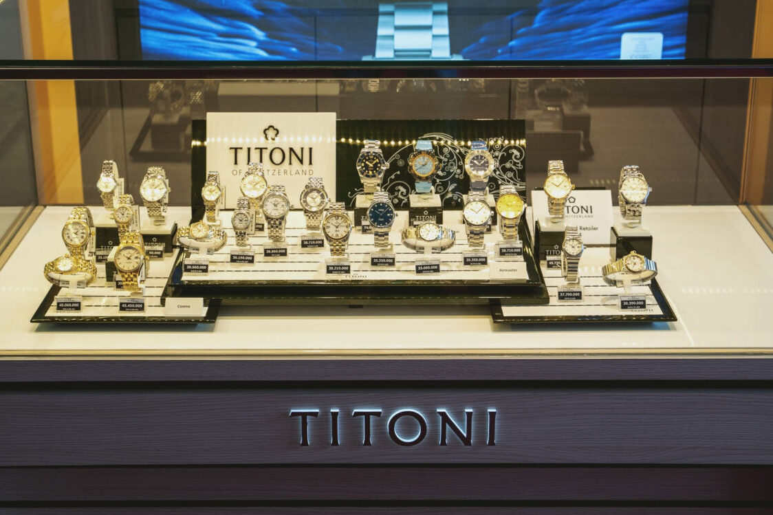 Nội thất sang trọng bên trong showroom Đồng Hồ Hải Triều