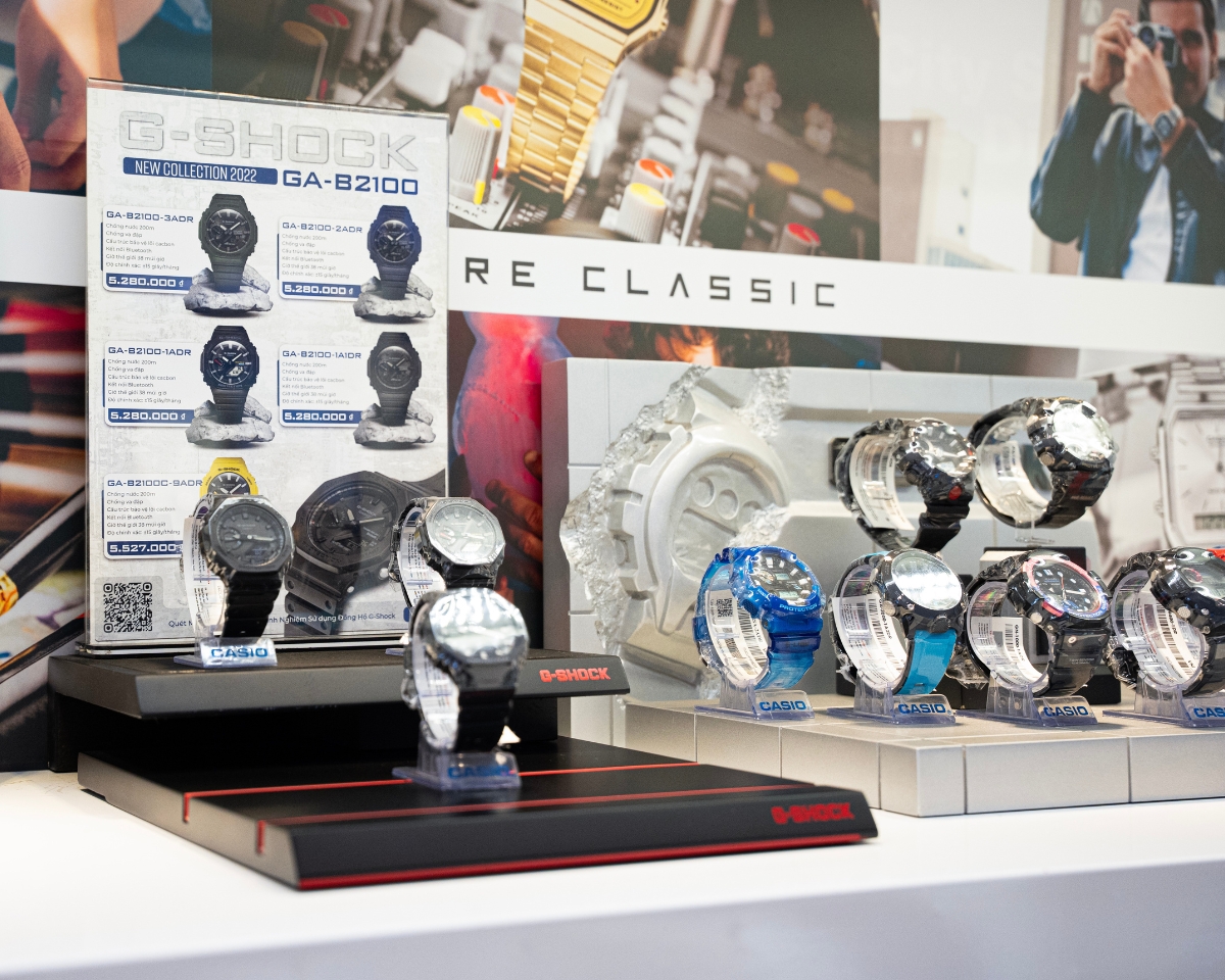 Các mẫu đồng hồ G-Shock B2100 trưng bày tại showroom Hải Triều.
