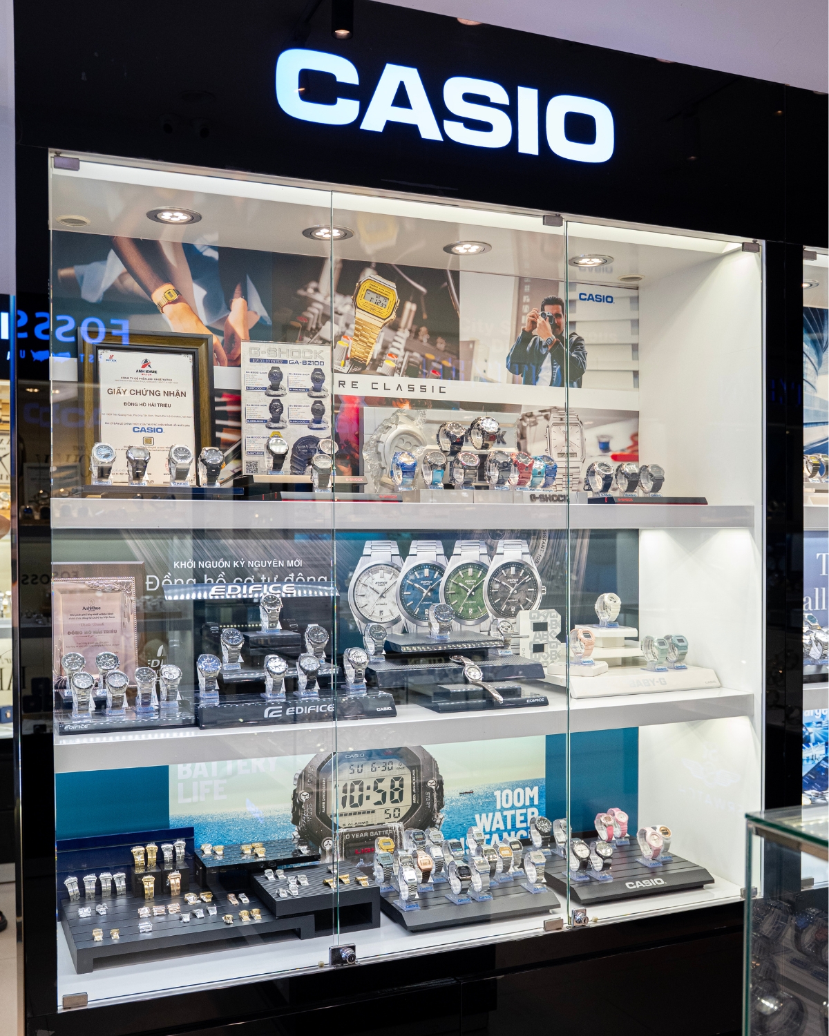 Tủ trưng bày đồng hồ Casio, G-Shock và Baby-G tại showroom Hải Triều.