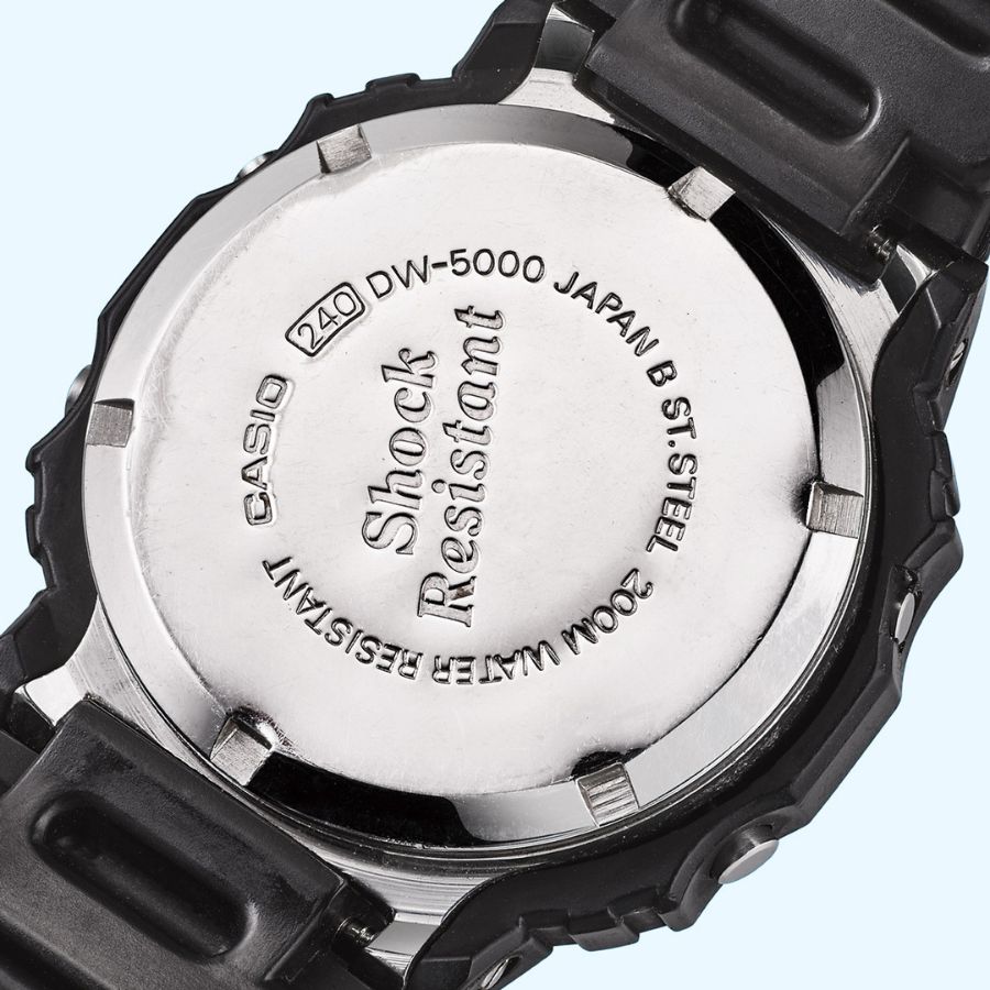 Các ký hiệu ở mặt sau mẫu G-Shock đầu tiên