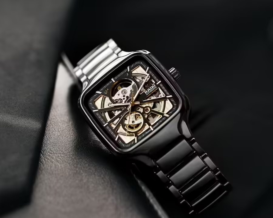 Rado True Square Automatic Open Heart với thiết kế hiện đại