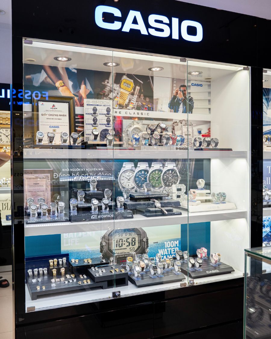 Gian hàng Casio trưng bày nhiều mẫu G-Shock chính hãng