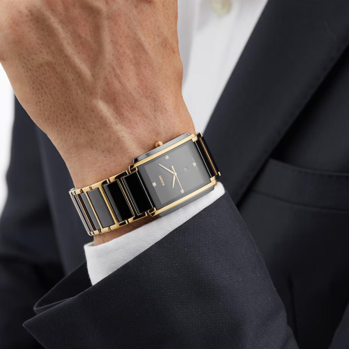 Thiết kế Rado Integral dễ dàng kết hợp với nhiều phong cách và trang phục khác nhau