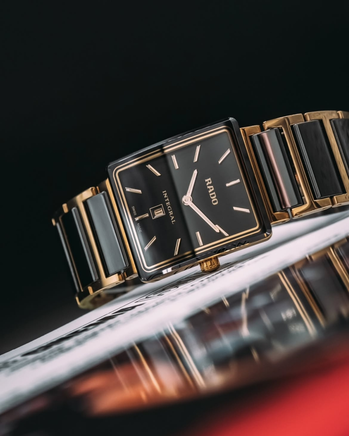 Bề mặt đồng hồ Rado Ceramic có tính đồng nhất cao