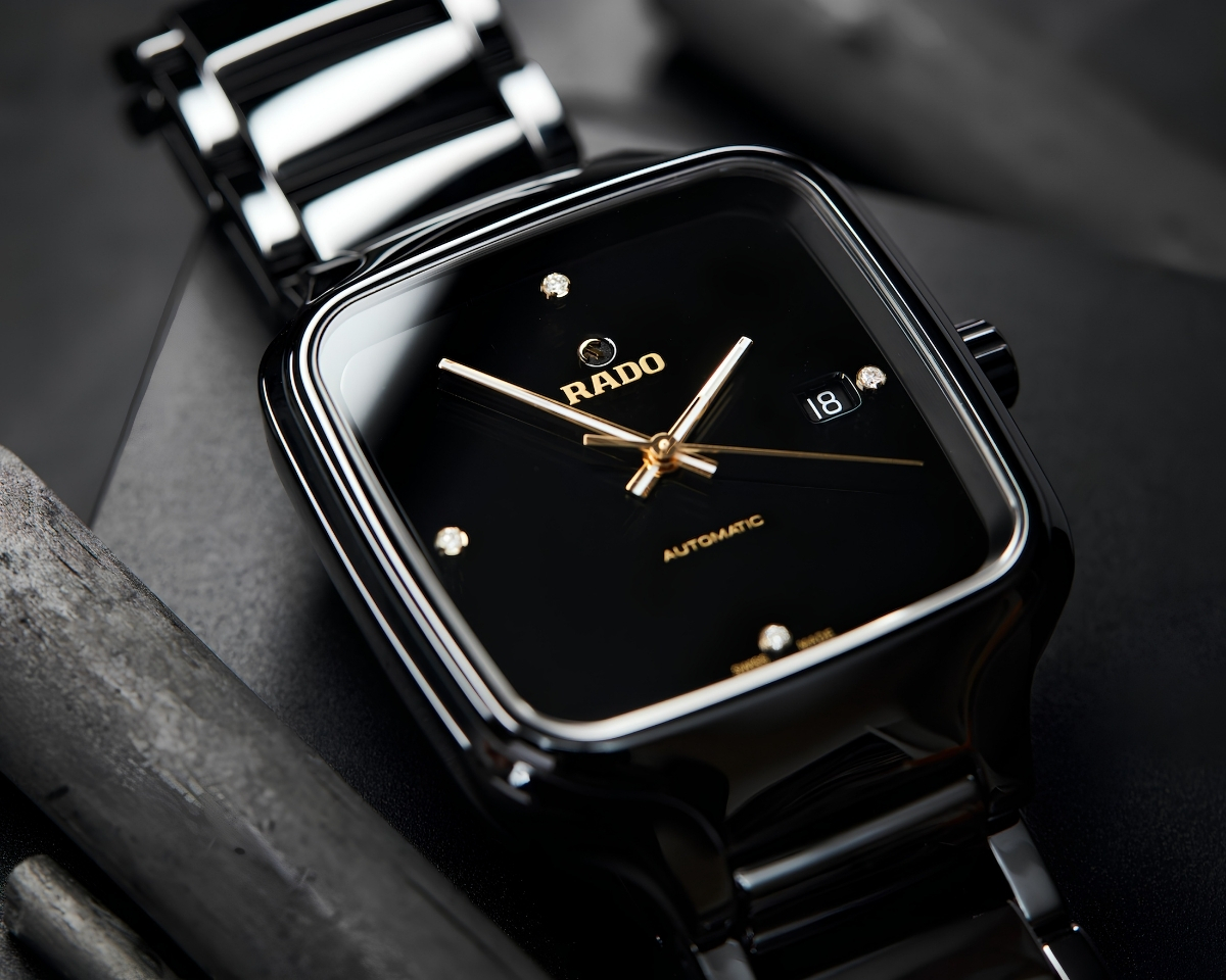 Rado True Square nổi bật với vỏ gốm công nghệ cao Ceramic