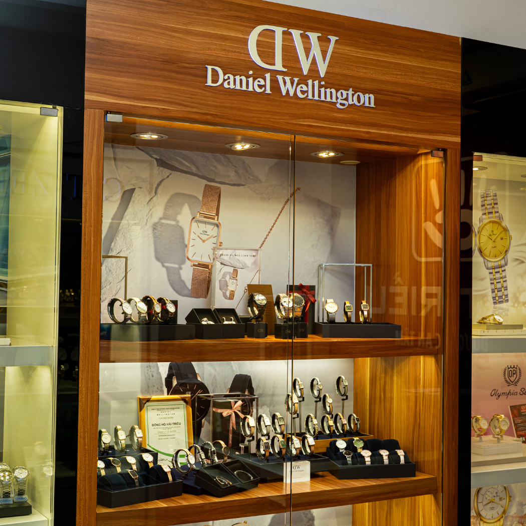 Đồng hồ Daniel Wellington được trưng bày tại Đồng Hồ Hải Triều