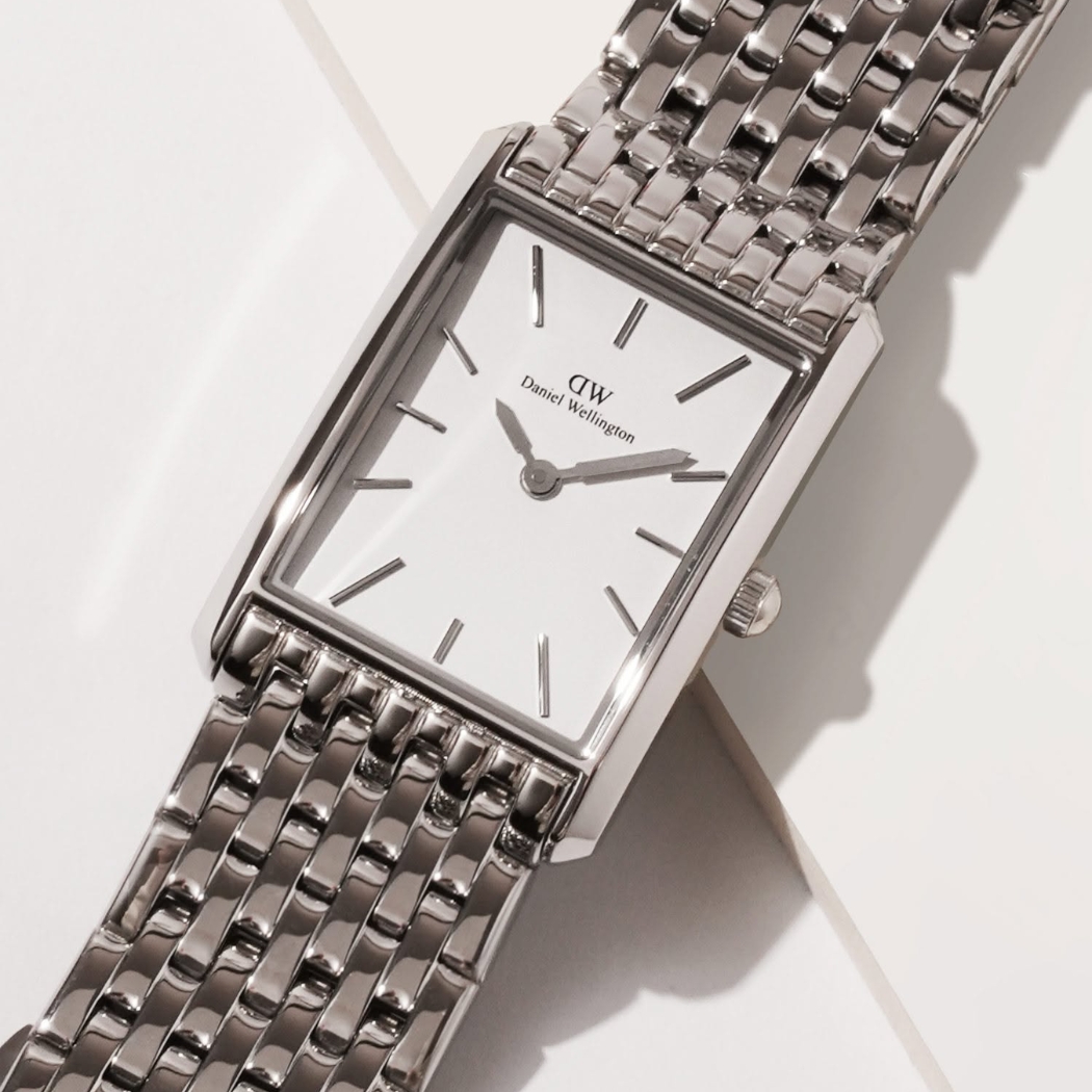 Bề mặt kính khoáng Mineral chính hãng của Daniel Wellington Bound