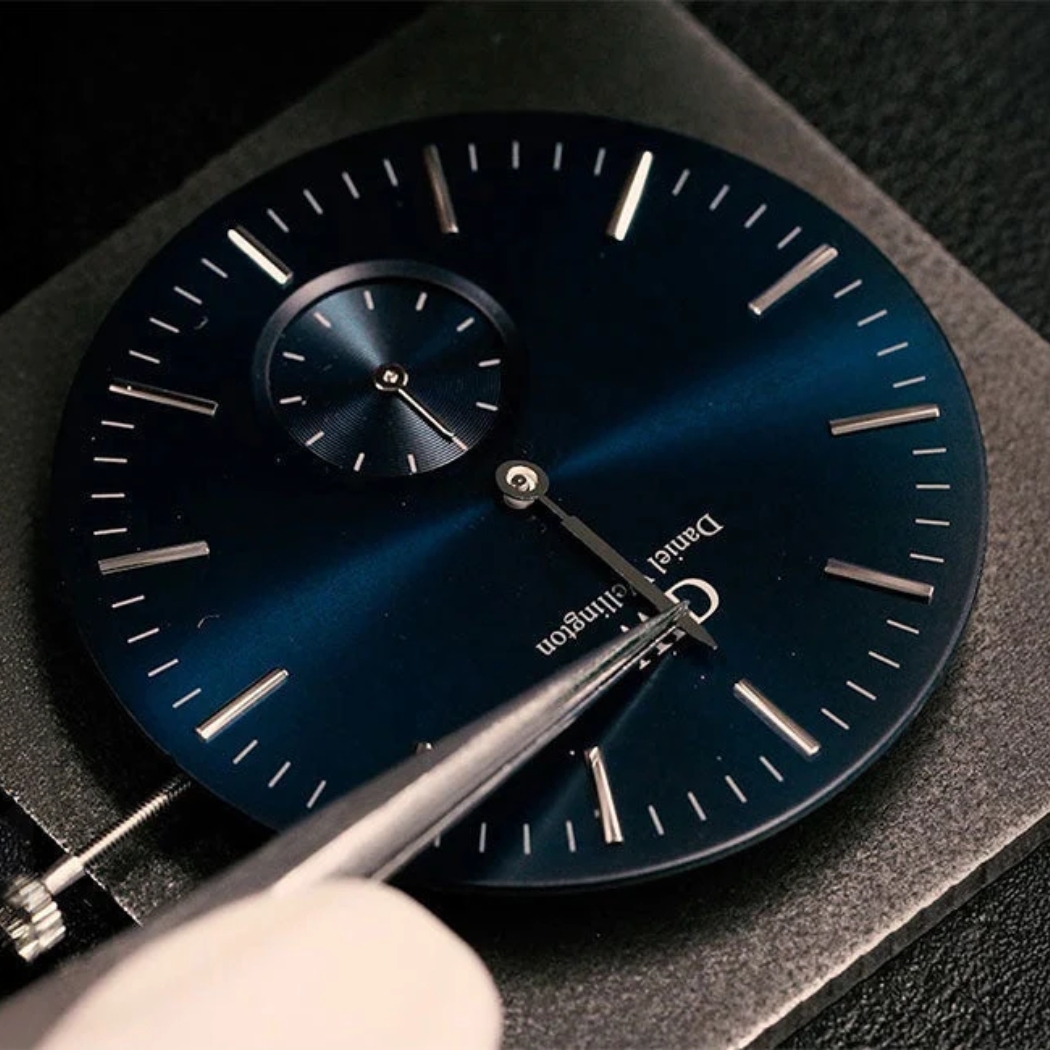 Cận cảnh mặt số của đồng hồ DW Classic Multi - Eye