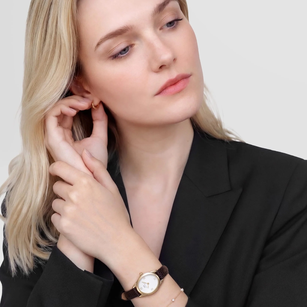 Đồng hồ DW Ophelia phối với trang phục công sở