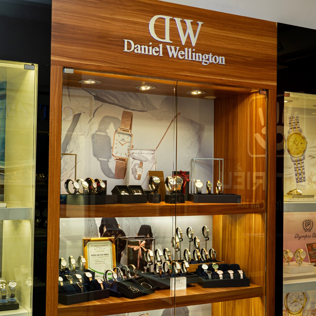 Đồng hồ Daniel Wellington được trưng bày tại Đồng Hồ Hải Triều