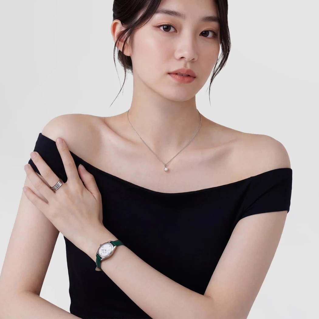 Đồng hồ Daniel Wellington với mặt oval nhỏ như trang sức