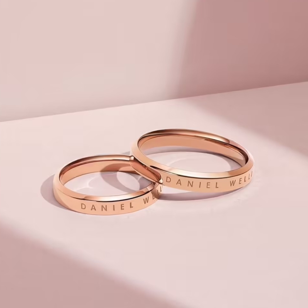 Thiết kế nhẫn Daniel Wellington với logo trên nhẫn sắc nét