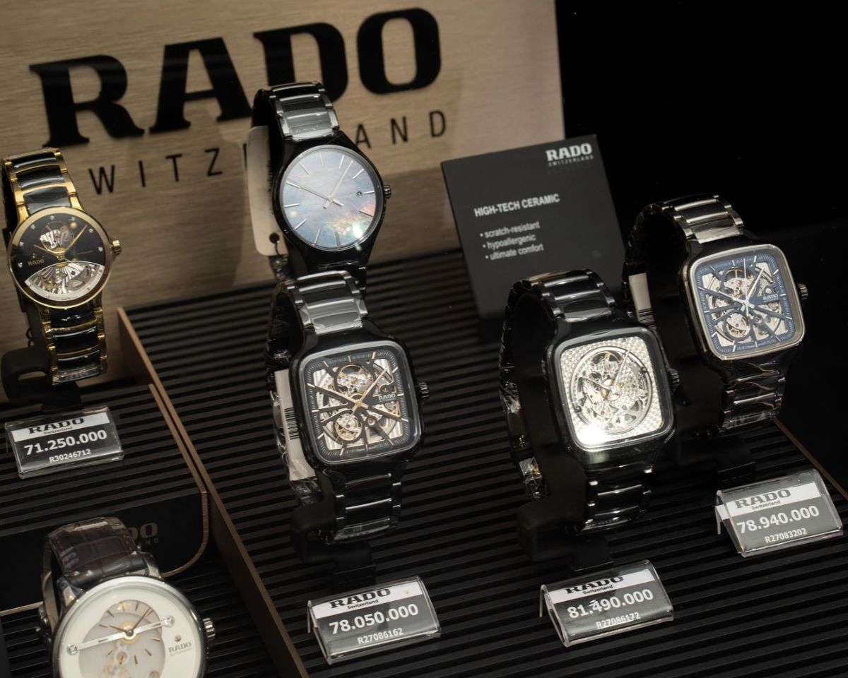Đồng hồ Rado True Square giá bao nhiêu?