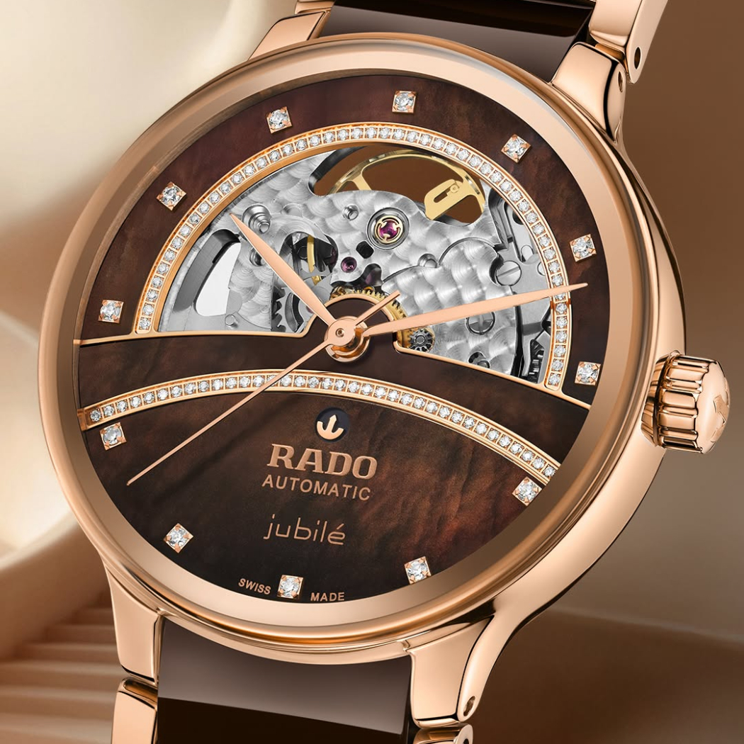 Cận cảnh thiết kế lộ cơ của đồng hồ Rado Automatic Open Heart