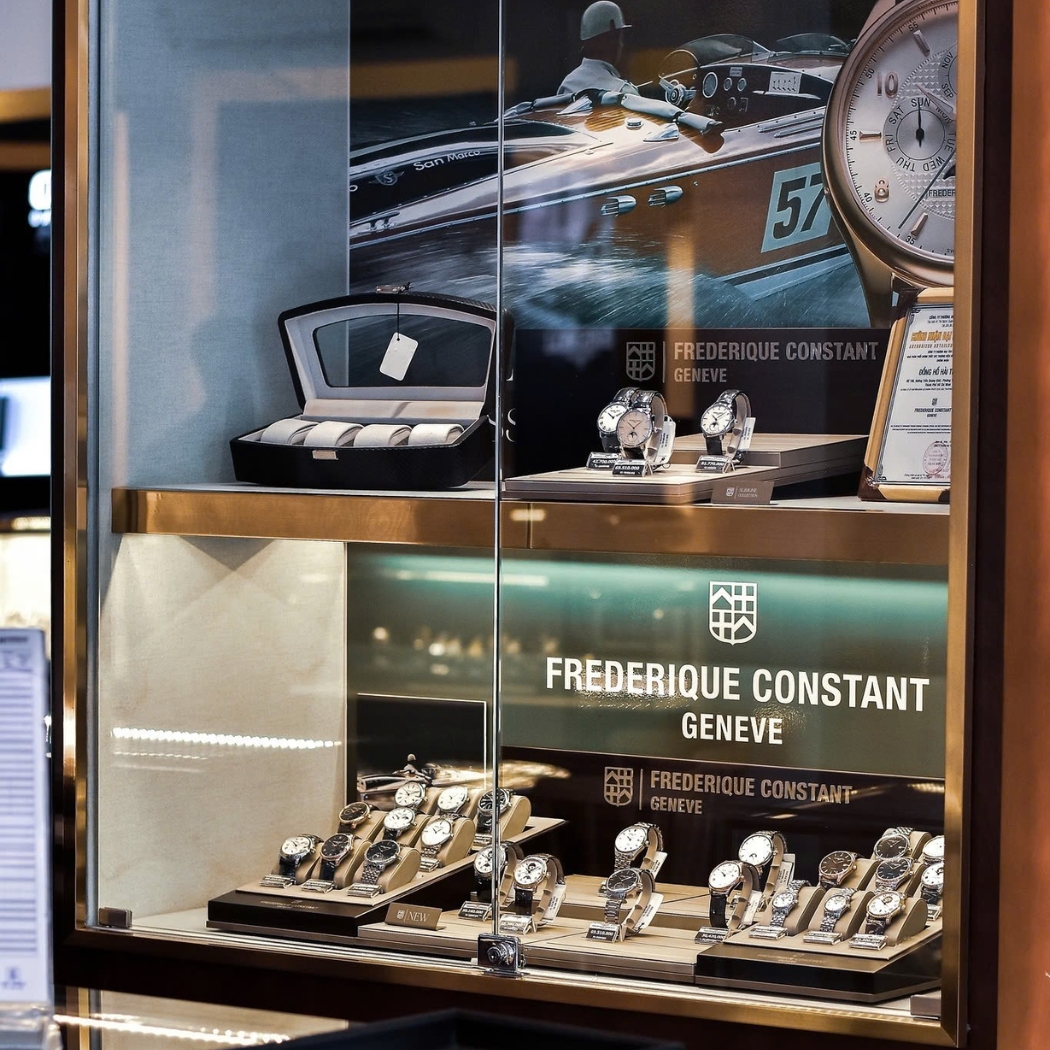 Tủ trưng bài các mẫu đồng hồ Frederique Constant tại Hải Triều